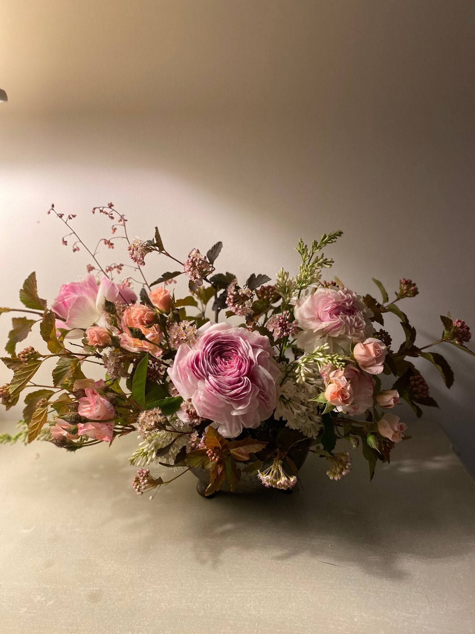 Workshop: Leren luchtig en duurzaam schikken met bloemen recht uit de pluktuin. - Tuinkabouter Chrisje